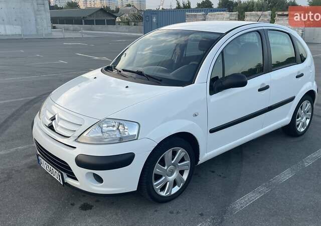 Белый Ситроен С3, объемом двигателя 1.4 л и пробегом 328 тыс. км за 4000 $, фото 1 на Automoto.ua