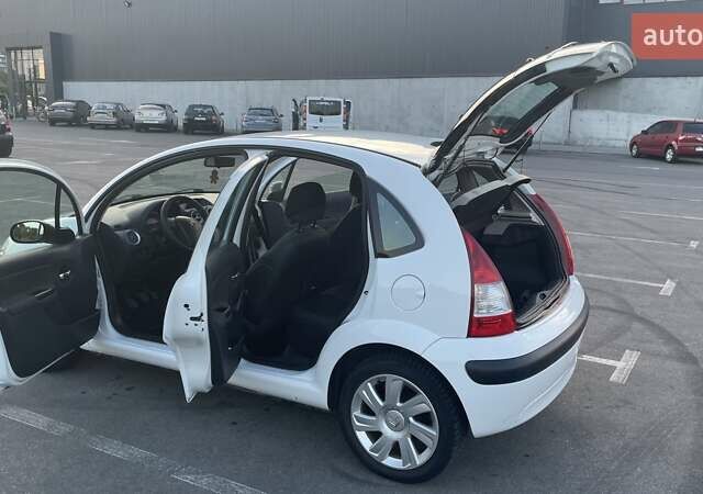 Белый Ситроен С3, объемом двигателя 1.4 л и пробегом 328 тыс. км за 4000 $, фото 8 на Automoto.ua