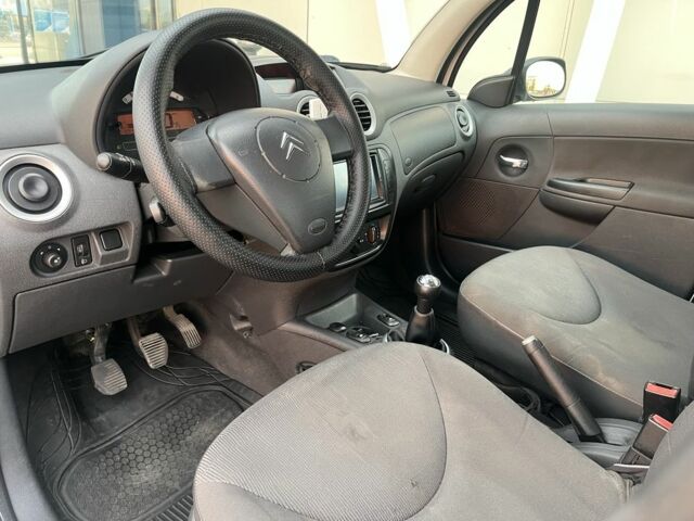 Белый Ситроен С3, объемом двигателя 1.4 л и пробегом 298 тыс. км за 3550 $, фото 4 на Automoto.ua