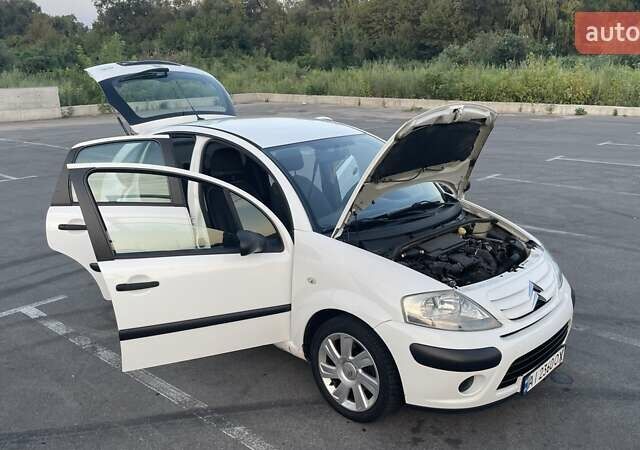 Белый Ситроен С3, объемом двигателя 1.4 л и пробегом 328 тыс. км за 4000 $, фото 2 на Automoto.ua