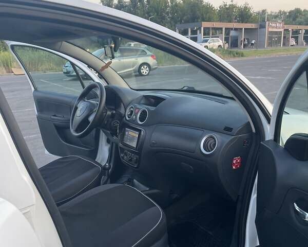 Белый Ситроен С3, объемом двигателя 1.4 л и пробегом 328 тыс. км за 4000 $, фото 5 на Automoto.ua