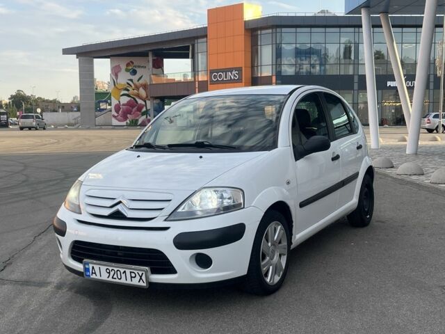 Белый Ситроен С3, объемом двигателя 1.4 л и пробегом 298 тыс. км за 3550 $, фото 1 на Automoto.ua