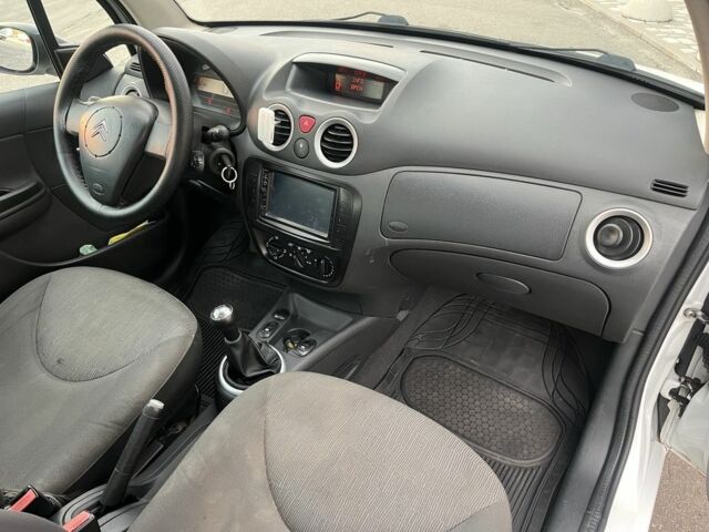 Белый Ситроен С3, объемом двигателя 1.4 л и пробегом 298 тыс. км за 3550 $, фото 7 на Automoto.ua