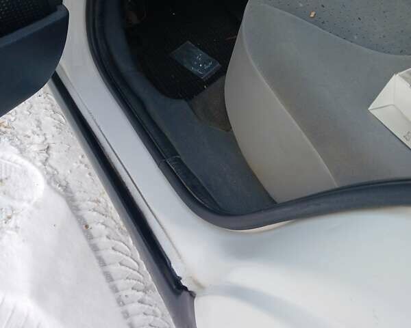 Белый Ситроен С3, объемом двигателя 1.4 л и пробегом 230 тыс. км за 3000 $, фото 10 на Automoto.ua