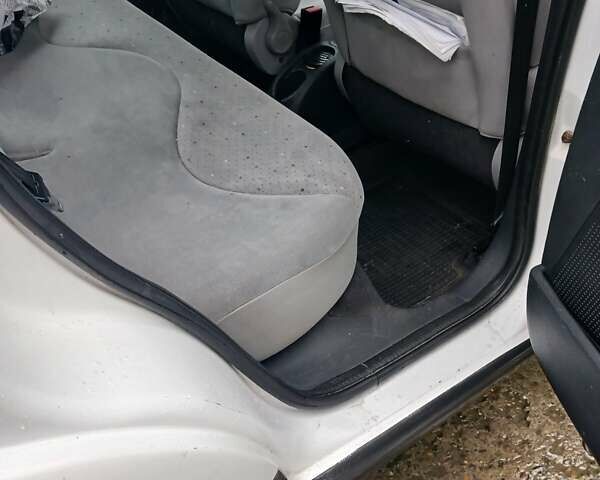 Белый Ситроен С3, объемом двигателя 1.4 л и пробегом 230 тыс. км за 3200 $, фото 6 на Automoto.ua