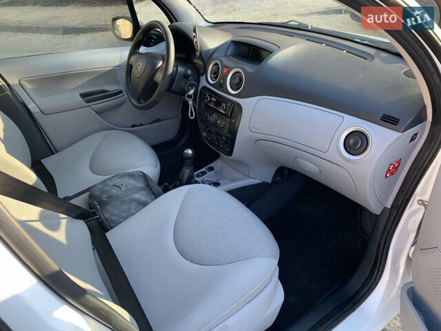 Белый Ситроен С3, объемом двигателя 1.36 л и пробегом 180 тыс. км за 3450 $, фото 10 на Automoto.ua