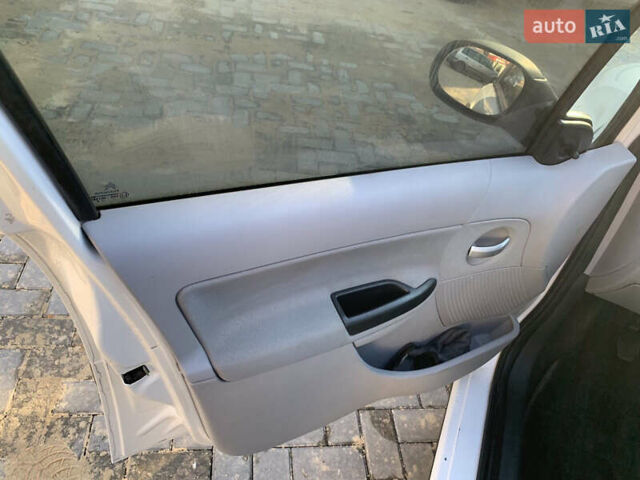 Белый Ситроен С3, объемом двигателя 1.36 л и пробегом 180 тыс. км за 3450 $, фото 7 на Automoto.ua