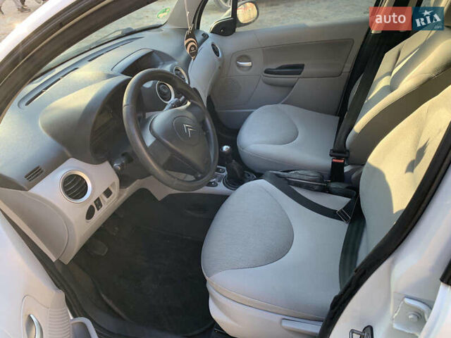 Білий Сітроен С3, об'ємом двигуна 1.36 л та пробігом 180 тис. км за 2950 $, фото 7 на Automoto.ua