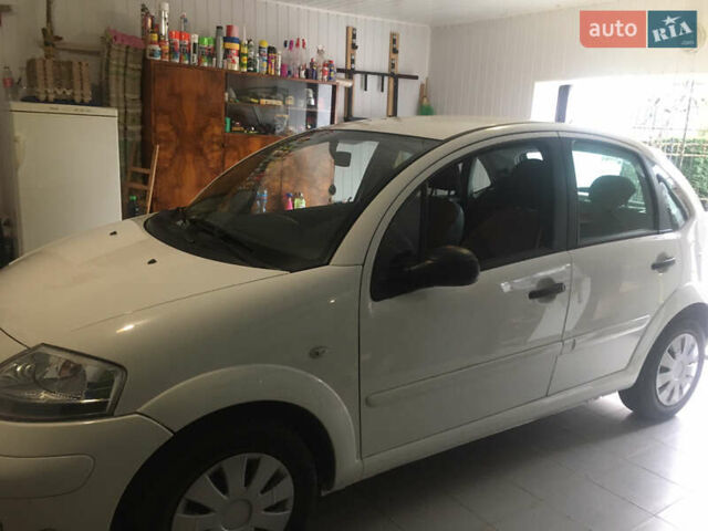 Белый Ситроен С3, объемом двигателя 1.1 л и пробегом 132 тыс. км за 4000 $, фото 2 на Automoto.ua