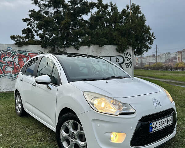 Белый Ситроен С3, объемом двигателя 1.6 л и пробегом 164 тыс. км за 5650 $, фото 2 на Automoto.ua