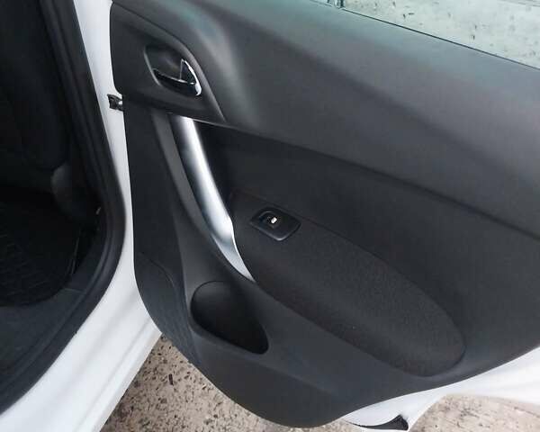 Белый Ситроен С3, объемом двигателя 1.6 л и пробегом 195 тыс. км за 6550 $, фото 21 на Automoto.ua