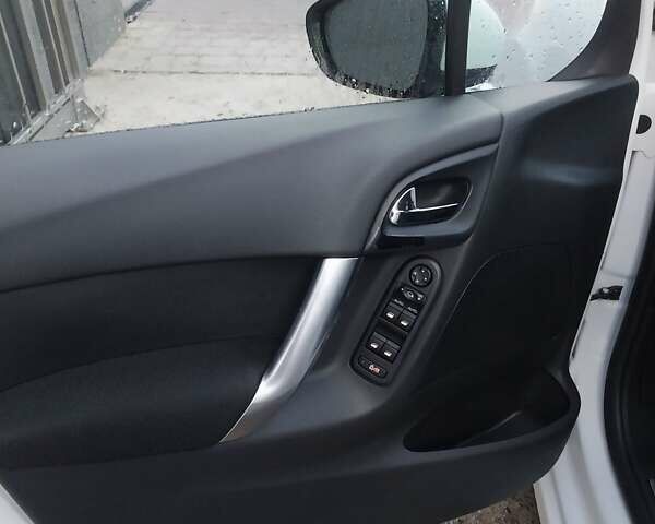 Белый Ситроен С3, объемом двигателя 1.6 л и пробегом 195 тыс. км за 6550 $, фото 26 на Automoto.ua