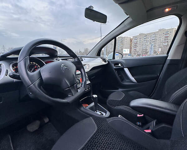 Белый Ситроен С3, объемом двигателя 1.6 л и пробегом 164 тыс. км за 5500 $, фото 5 на Automoto.ua