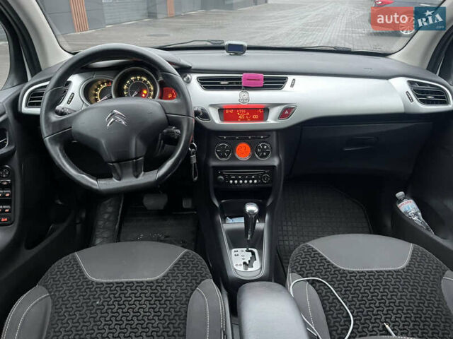 Белый Ситроен С3, объемом двигателя 1.6 л и пробегом 165 тыс. км за 5750 $, фото 9 на Automoto.ua