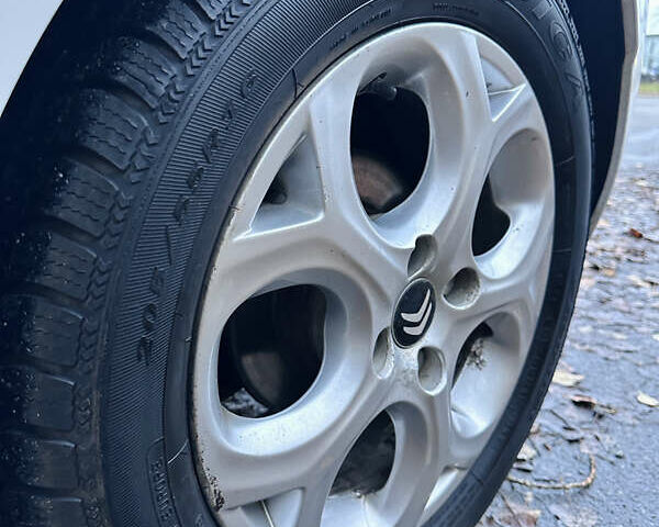 Белый Ситроен С3, объемом двигателя 1.6 л и пробегом 164 тыс. км за 5650 $, фото 8 на Automoto.ua