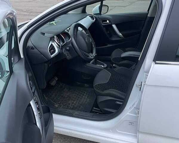 Белый Ситроен С3, объемом двигателя 1.6 л и пробегом 162 тыс. км за 5800 $, фото 2 на Automoto.ua