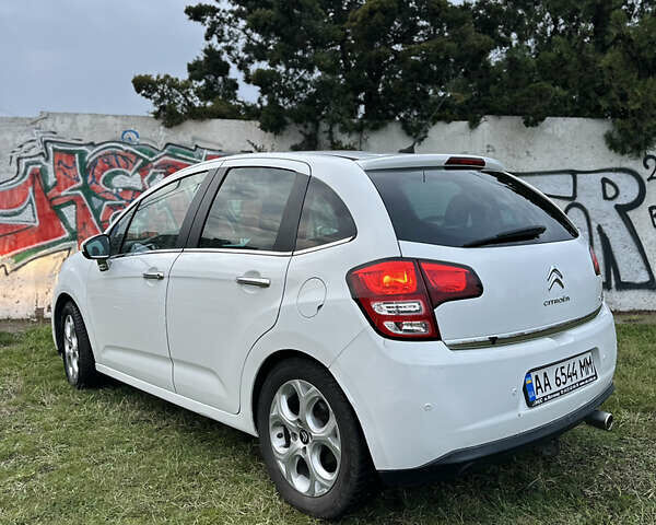 Белый Ситроен С3, объемом двигателя 1.6 л и пробегом 164 тыс. км за 5650 $, фото 3 на Automoto.ua