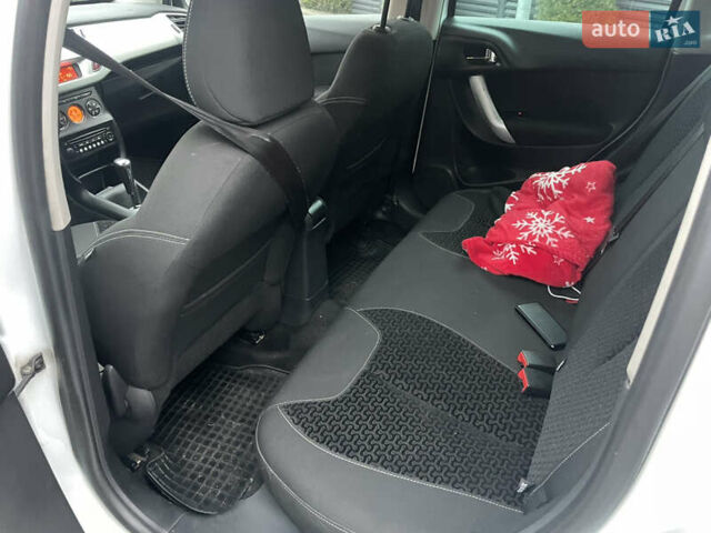 Белый Ситроен С3, объемом двигателя 1.6 л и пробегом 165 тыс. км за 5750 $, фото 12 на Automoto.ua