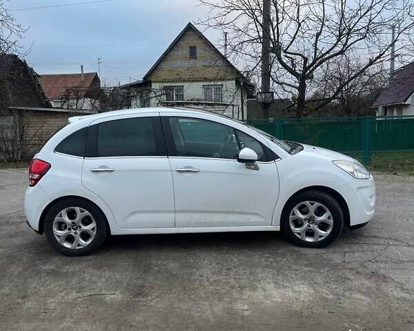 Белый Ситроен С3, объемом двигателя 1.6 л и пробегом 162 тыс. км за 5800 $, фото 6 на Automoto.ua