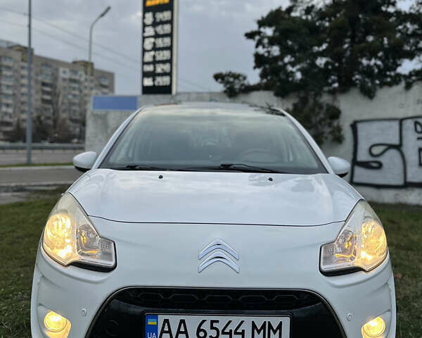 Белый Ситроен С3, объемом двигателя 1.6 л и пробегом 164 тыс. км за 5650 $, фото 1 на Automoto.ua