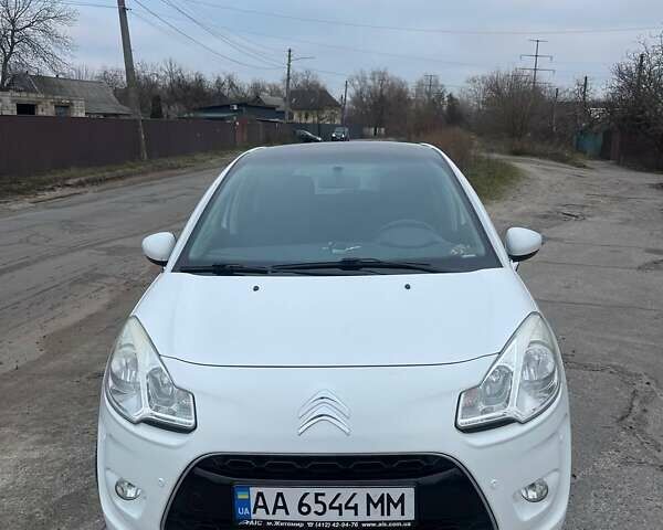 Белый Ситроен С3, объемом двигателя 1.6 л и пробегом 162 тыс. км за 5800 $, фото 10 на Automoto.ua