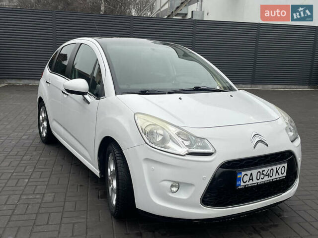 Белый Ситроен С3, объемом двигателя 1.6 л и пробегом 165 тыс. км за 5750 $, фото 5 на Automoto.ua