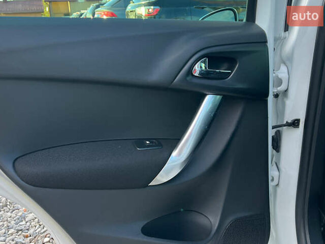 Белый Ситроен С3, объемом двигателя 1.6 л и пробегом 195 тыс. км за 6999 $, фото 17 на Automoto.ua