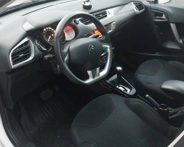 Белый Ситроен С3, объемом двигателя 1.6 л и пробегом 195 тыс. км за 6550 $, фото 29 на Automoto.ua