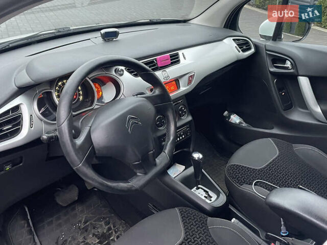 Белый Ситроен С3, объемом двигателя 1.6 л и пробегом 165 тыс. км за 5750 $, фото 10 на Automoto.ua