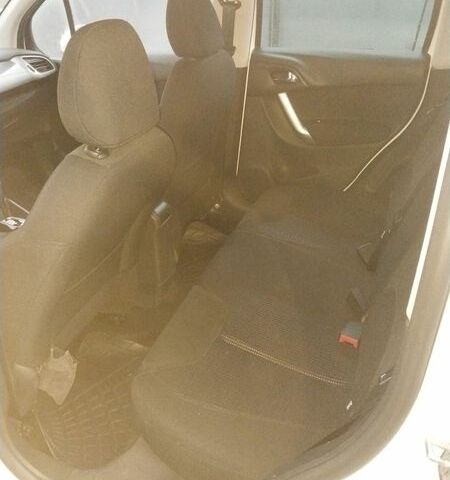 Белый Ситроен С3, объемом двигателя 1.6 л и пробегом 196 тыс. км за 6550 $, фото 35 на Automoto.ua