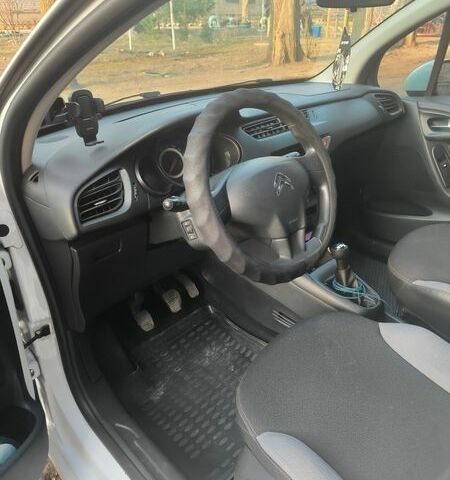 Белый Ситроен С3, объемом двигателя 1.4 л и пробегом 154 тыс. км за 5900 $, фото 10 на Automoto.ua