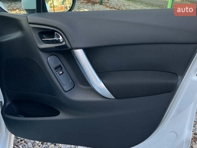 Белый Ситроен С3, объемом двигателя 1.6 л и пробегом 195 тыс. км за 6999 $, фото 19 на Automoto.ua