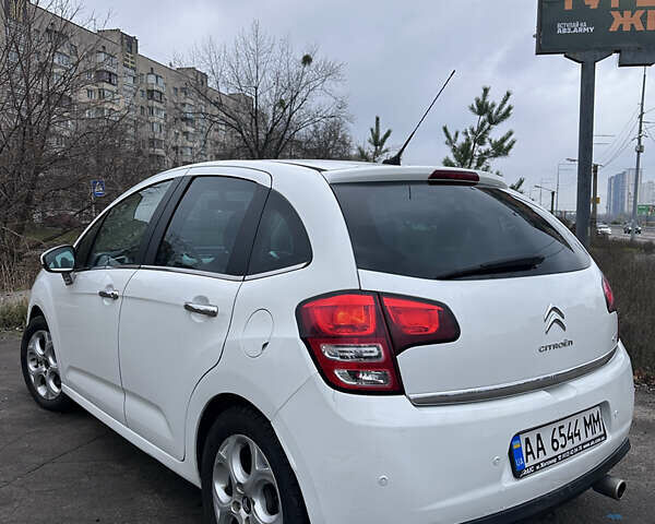 Белый Ситроен С3, объемом двигателя 1.6 л и пробегом 164 тыс. км за 5500 $, фото 3 на Automoto.ua