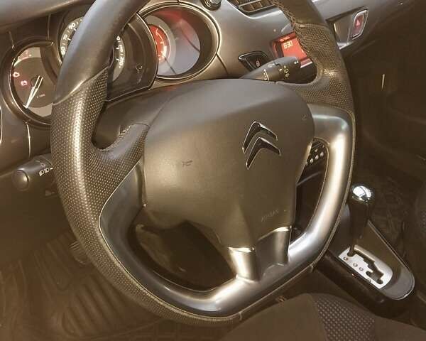 Белый Ситроен С3, объемом двигателя 1.6 л и пробегом 195 тыс. км за 6550 $, фото 33 на Automoto.ua