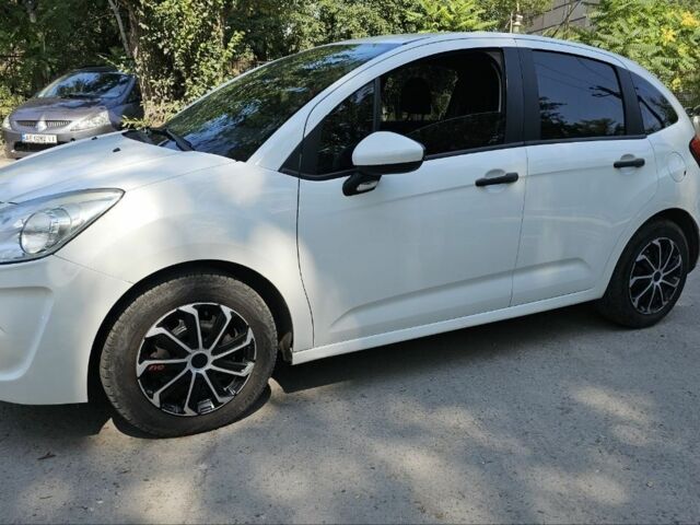 Белый Ситроен С3, объемом двигателя 1.4 л и пробегом 185 тыс. км за 5250 $, фото 1 на Automoto.ua