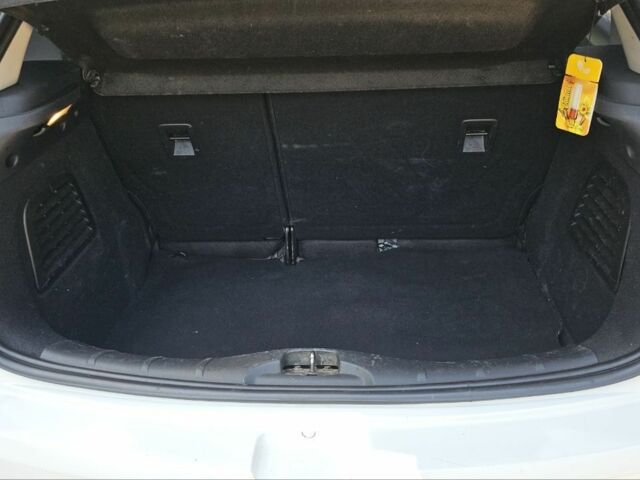 Белый Ситроен С3, объемом двигателя 1.4 л и пробегом 185 тыс. км за 5250 $, фото 7 на Automoto.ua