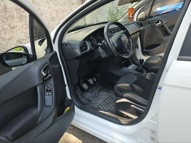 Белый Ситроен С3, объемом двигателя 1.4 л и пробегом 185 тыс. км за 5250 $, фото 12 на Automoto.ua