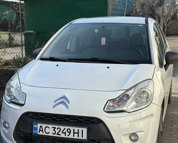 Белый Ситроен С3, объемом двигателя 1.4 л и пробегом 209 тыс. км за 6000 $, фото 2 на Automoto.ua