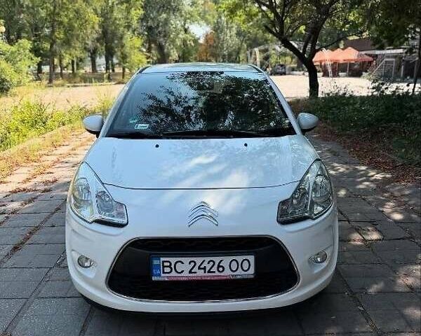 Белый Ситроен С3, объемом двигателя 1.4 л и пробегом 220 тыс. км за 6000 $, фото 2 на Automoto.ua