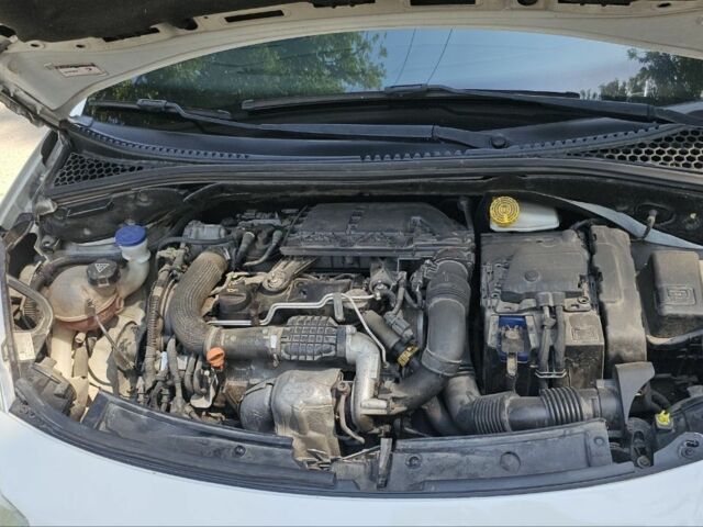 Белый Ситроен С3, объемом двигателя 1.4 л и пробегом 185 тыс. км за 5250 $, фото 4 на Automoto.ua