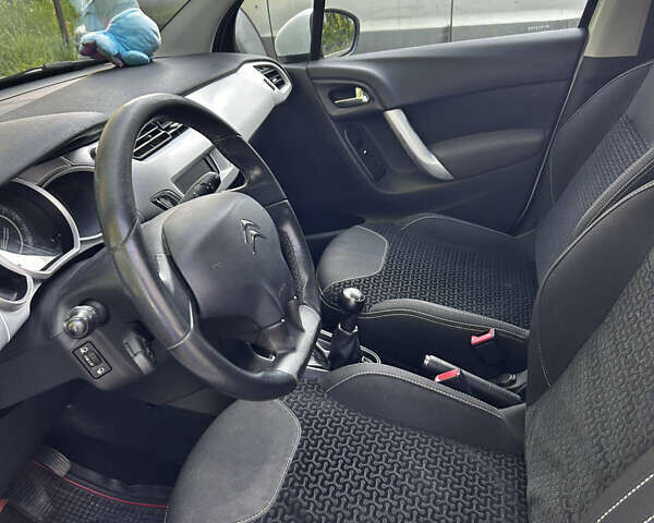 Білий Сітроен С3, об'ємом двигуна 1.4 л та пробігом 180 тис. км за 5500 $, фото 14 на Automoto.ua