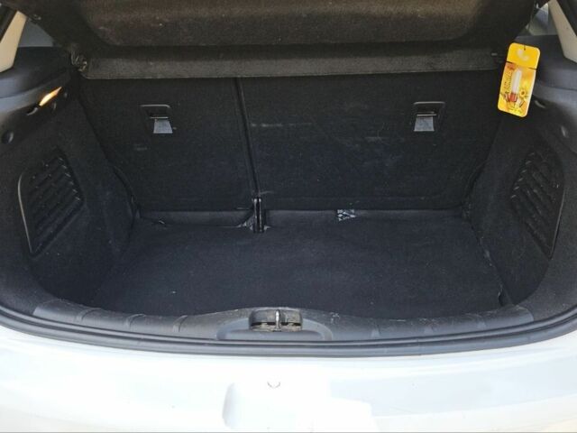 Белый Ситроен С3, объемом двигателя 1.4 л и пробегом 185 тыс. км за 5250 $, фото 3 на Automoto.ua