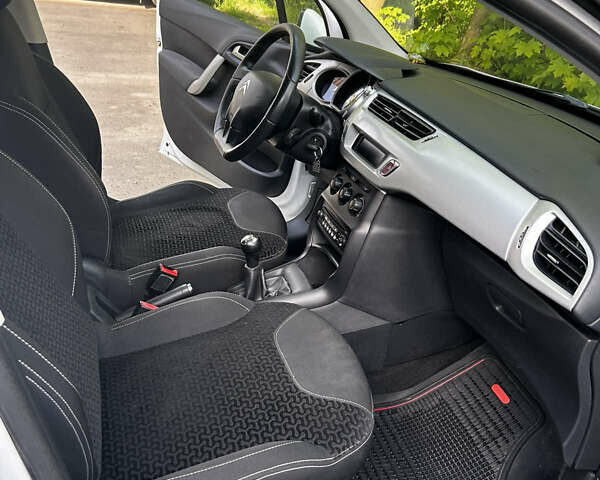 Білий Сітроен С3, об'ємом двигуна 1.4 л та пробігом 180 тис. км за 5500 $, фото 10 на Automoto.ua