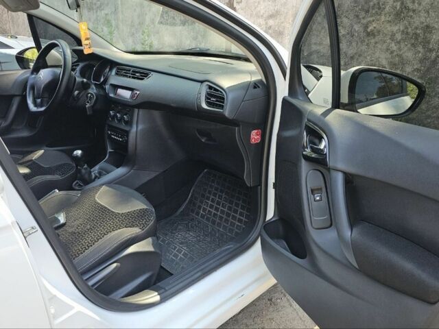 Белый Ситроен С3, объемом двигателя 1.4 л и пробегом 185 тыс. км за 5250 $, фото 9 на Automoto.ua