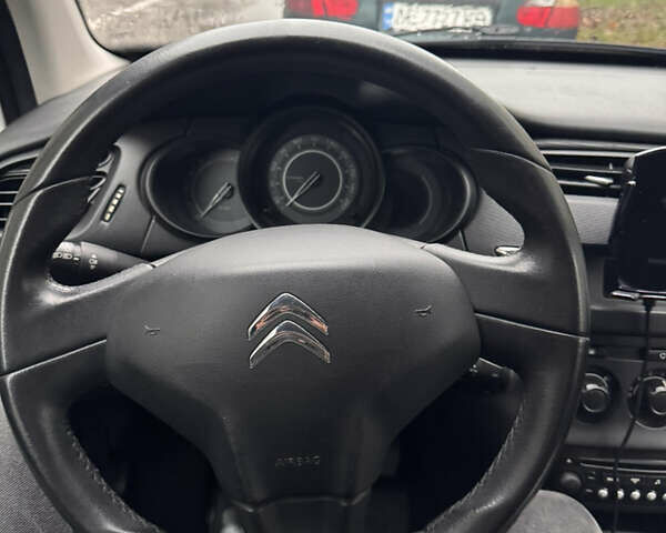 Белый Ситроен С3, объемом двигателя 1.56 л и пробегом 199 тыс. км за 5600 $, фото 7 на Automoto.ua