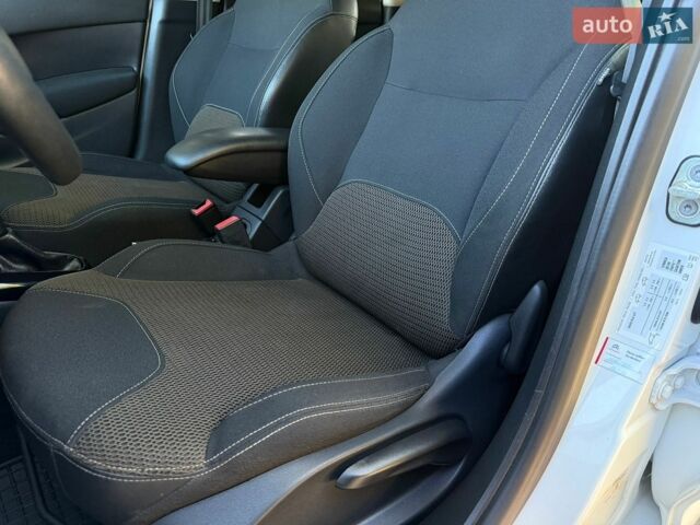 Білий Сітроен С3, об'ємом двигуна 1.4 л та пробігом 184 тис. км за 4950 $, фото 28 на Automoto.ua