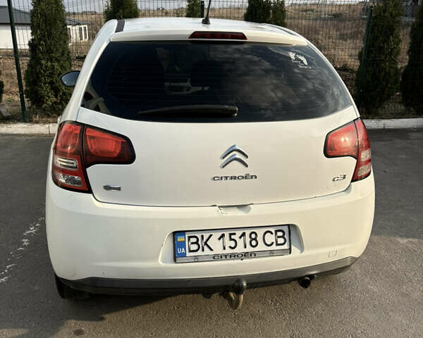 Белый Ситроен С3, объемом двигателя 1.4 л и пробегом 200 тыс. км за 6500 $, фото 3 на Automoto.ua