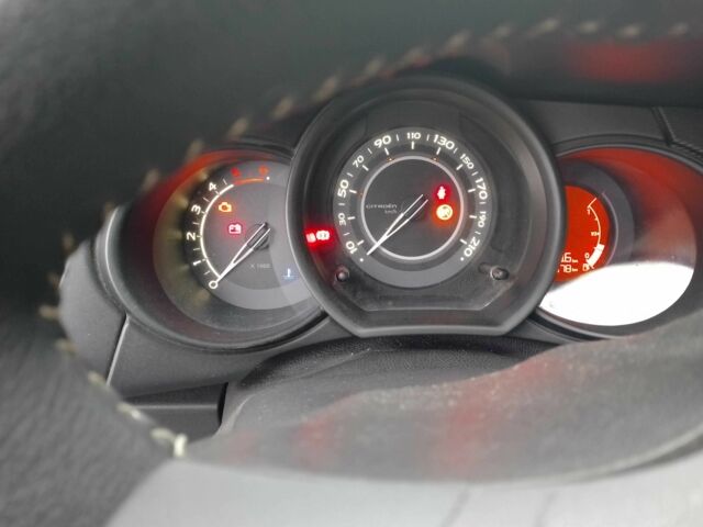 Білий Сітроен С3, об'ємом двигуна 1.4 л та пробігом 232 тис. км за 6000 $, фото 6 на Automoto.ua