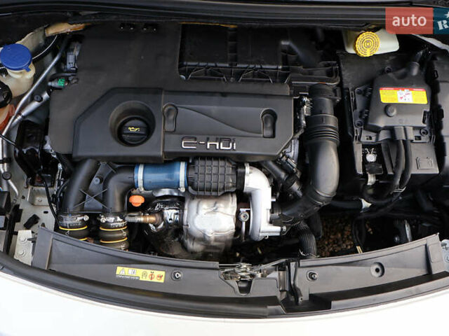 Белый Ситроен С3, объемом двигателя 1.6 л и пробегом 221 тыс. км за 5600 $, фото 30 на Automoto.ua