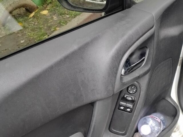 Білий Сітроен С3, об'ємом двигуна 1.4 л та пробігом 232 тис. км за 6000 $, фото 2 на Automoto.ua